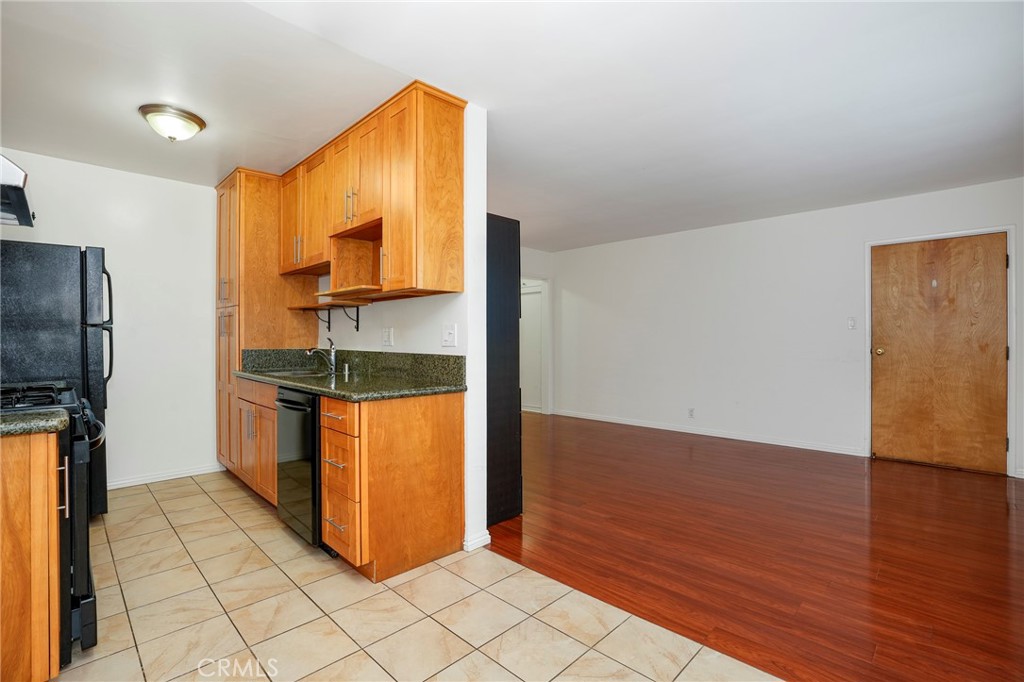 930 E 1st