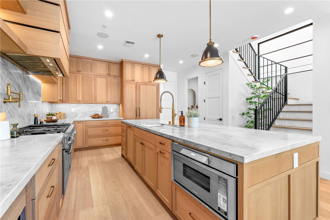 117 E Bay