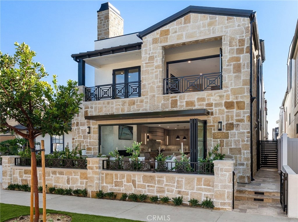 Photo of 117 E Bay AVE, Newport Beach, CA 92661 (MLS # NP26220974)