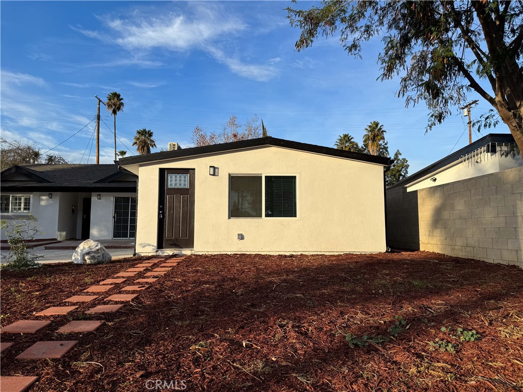 Brand New in 2024 and Stunning 1+1 ADU on a picturesque street in the sought-after Reseda neighborhood. This gem offers an open floorplan complemented by stylish laminate flooring, recessed lighting, and window coverings. All appliances are included as well as Air conditioning, forced heat, +++. Hurry this one will not last long!!