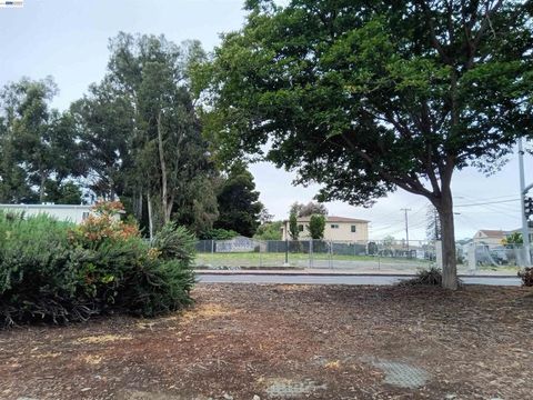 Photo of 7701 7701 Bancroft Avenue Ave, Oakland, CA 94605 (MLS # 41125046)