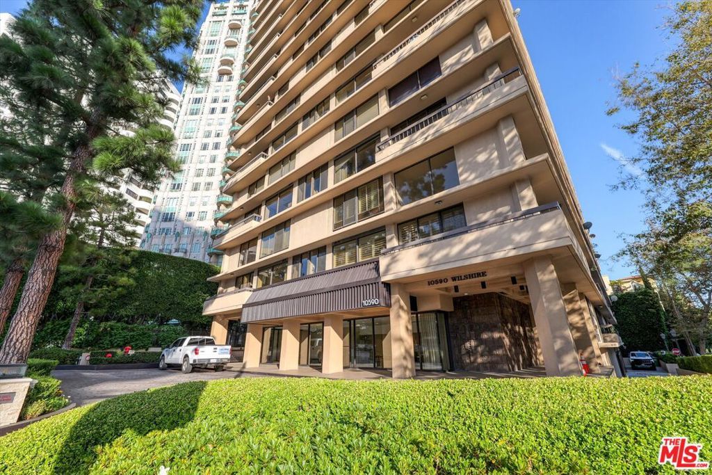 Photo of 10590 Wilshire Boulevard #504, Los Angeles, CA 90024 (MLS # 25587307)