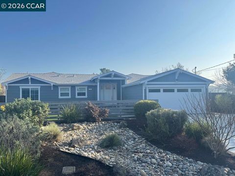 Photo of 286 286 Via Cima Ct Ct, Danville, CA 94526 (MLS # 41123247)