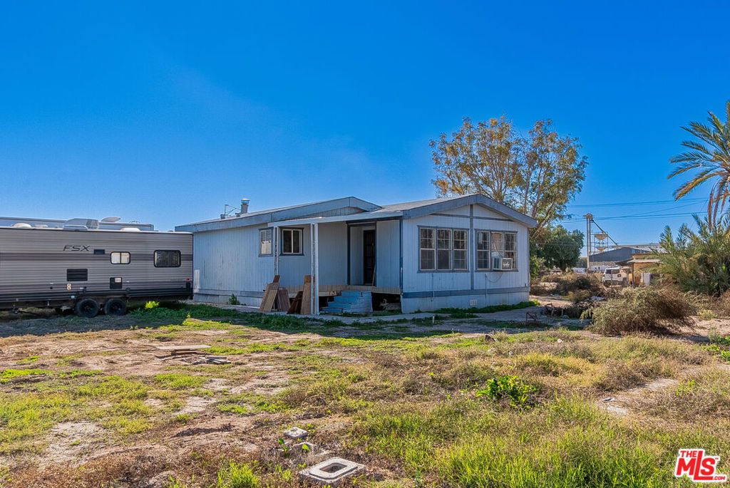Photo of 24235 Palomas Avenue, Blythe, CA 92225 (MLS # 25630171)