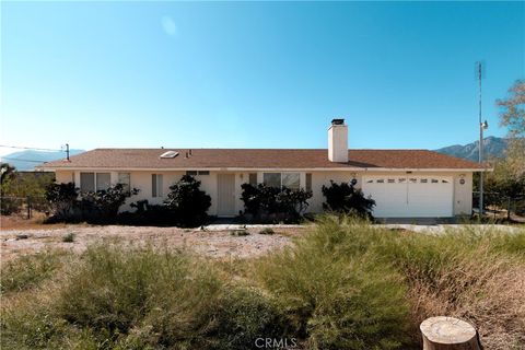 Photo of 32303 Sapphire Road, Lucerne Valley, CA 92356 (MLS # TR26089581)