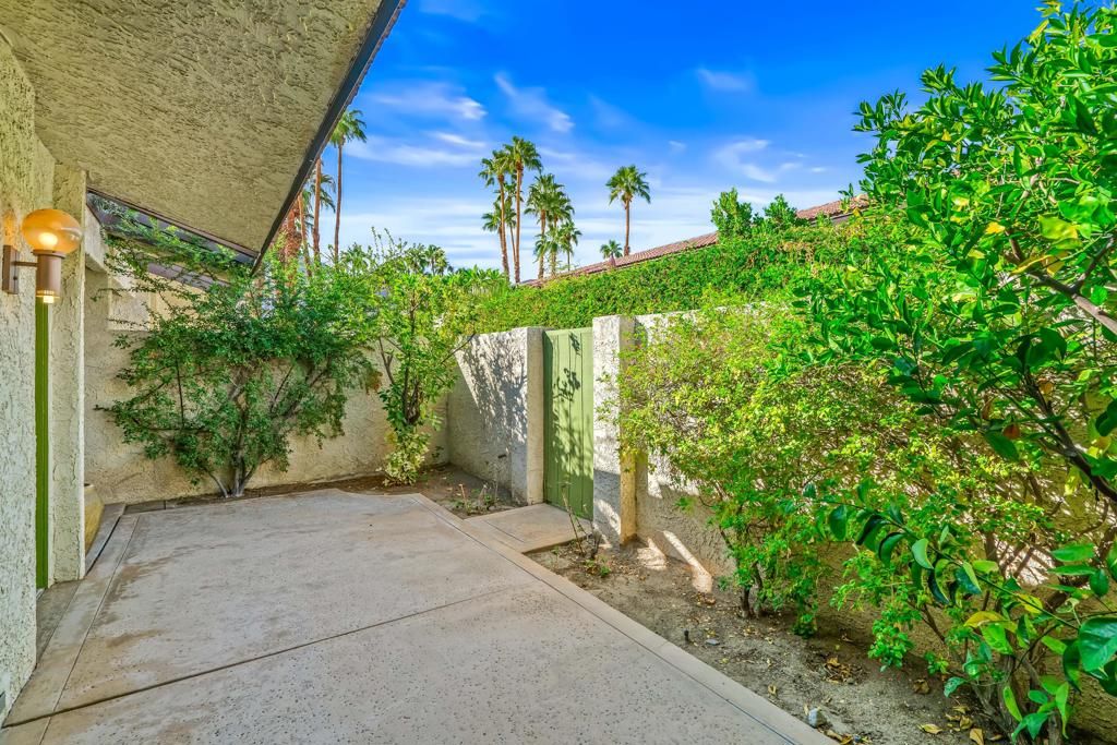 Photo of 1384 E Andreas Road, Palm Springs, CA 92262 (MLS # 219139061PS)