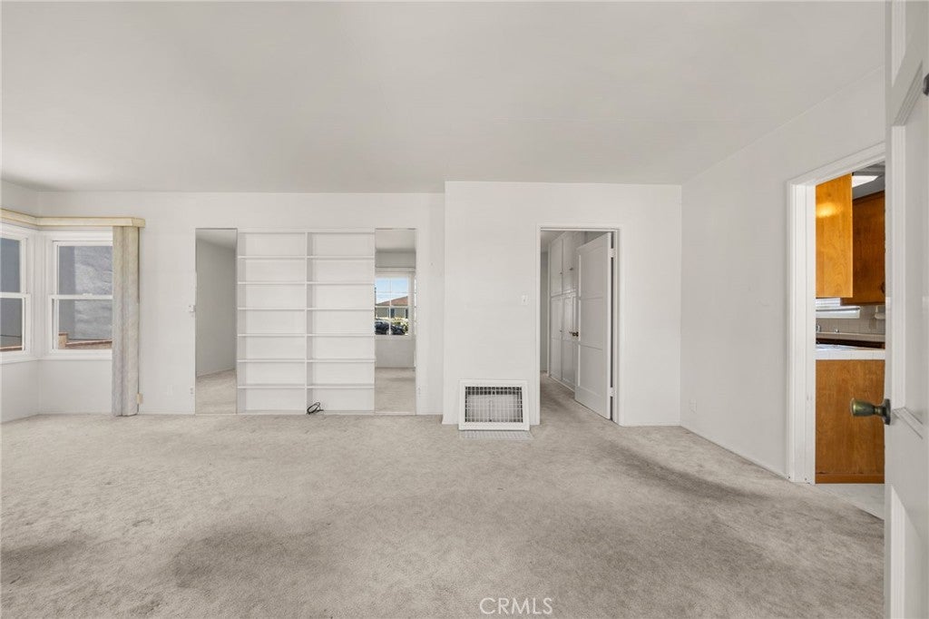 2723 S Averill