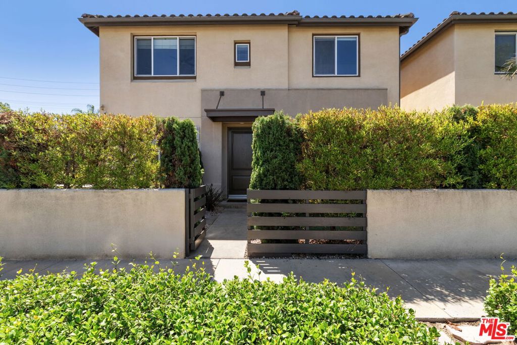 5816 W 85th Place, Los Angeles CA 90045