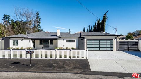 8446 Penfield Avenue Winnetka CA 91306