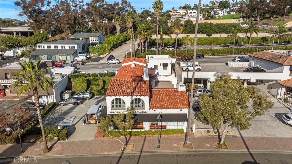 415 N El Camino Real