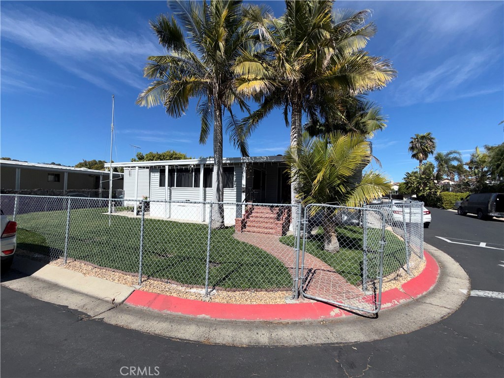 32742 Alipaz Street 75