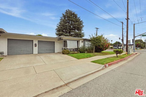 Photo of 110 N Barranca Avenue, Glendora, CA 91741 (MLS # 26998451)