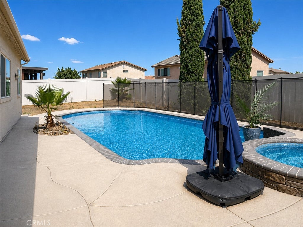 12328 Ava Loma