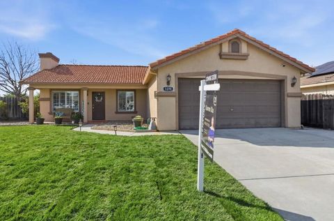Photo of 1270 Alder Street, Hollister, CA 95023 (MLS # ML82034908)