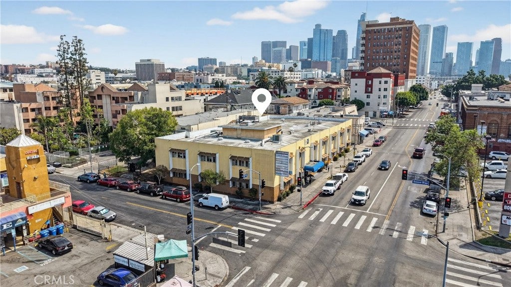 1833 W 8th Street