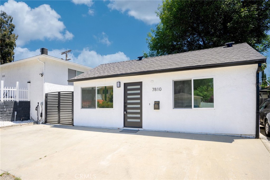 Brand New ADU * 2 Bedrooms / 2 Bathrooms * 800sqft * Open Floor Plan * Central A/C & Heat * Laundry Inside * All Appliacnes Included * Large Master Bedrooms With Walk-In Closet * Private Patio * Small Pet Is Ok * Tenant Only Pays Electricity * 1 Car Parking