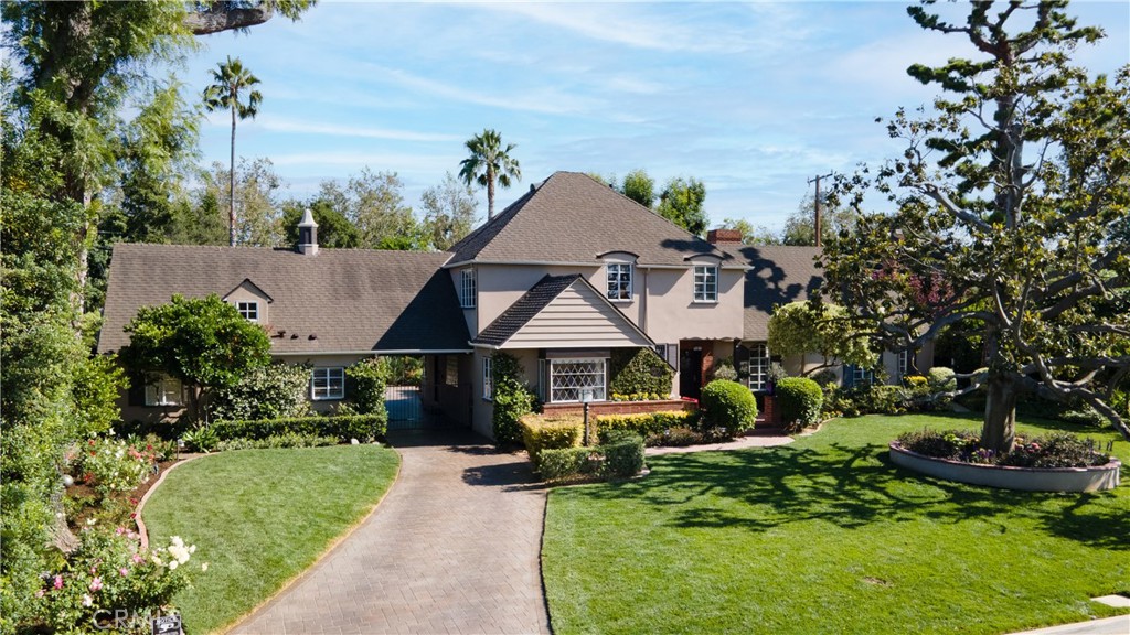 936 W River Lane