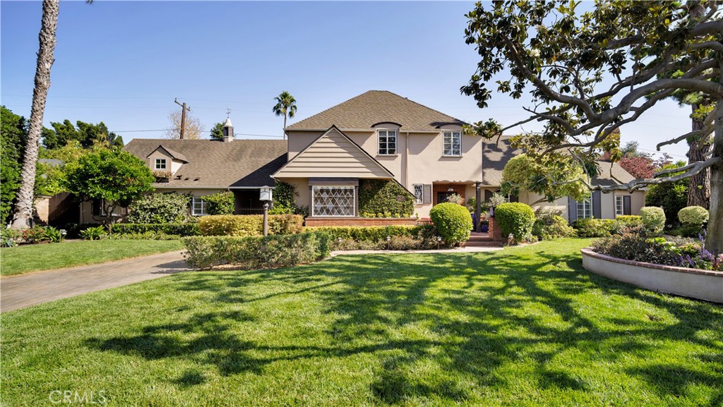 936 W River Lane