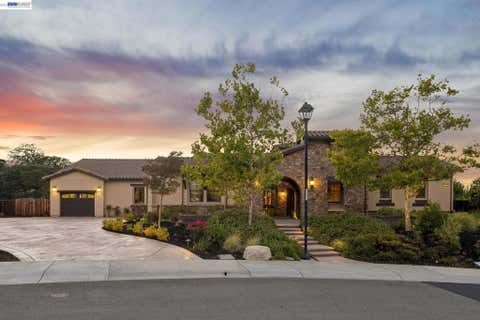 Photo of 2402 Silver Oaks Ln LN, Pleasanton, CA 94566 (MLS # 41145313)