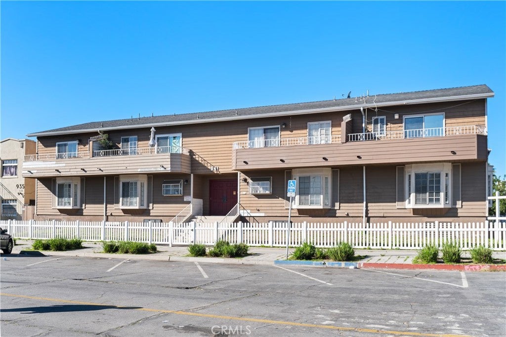 941 Elm Ave