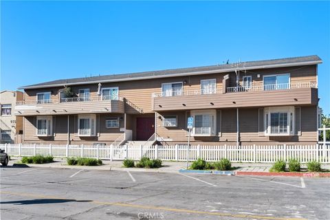 Photo of 941 Elm Ave #16, Long Beach, CA 90813 (MLS # PW26013883)