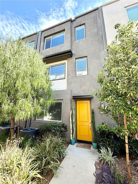Photo of 18449 W Mural PL, Northridge, CA 91325 (MLS # SR26173371)