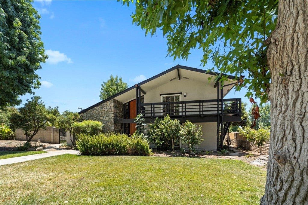 2332 8th ST, La Verne CA 91750