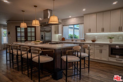 Photo of 17516 17514 Raymer Street, Northridge, CA 91325 (MLS # 26102003)