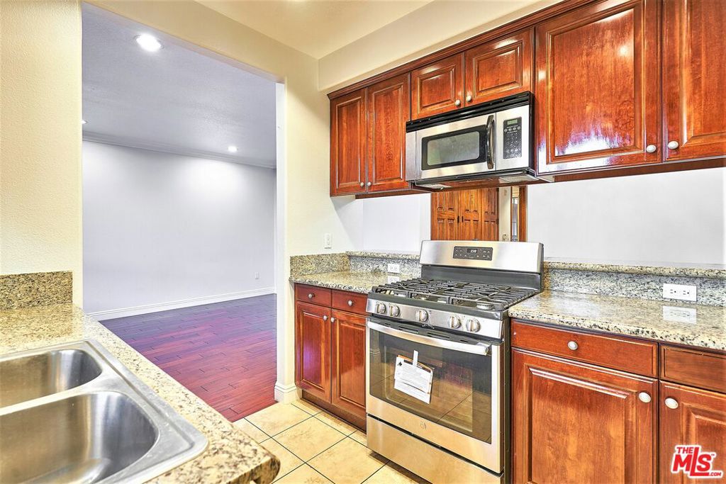 1401 S St Andrews Place 209