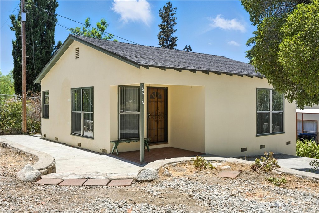 Ask us about the rent special! Don't miss out!
For Lease: Charming Remodeled Cottage in the Heart of Tujunga’s Mountains
Discover mountain living with this beautifully remodeled, cottage-style single-family home tucked away in the serene hills of Tujunga. This one-bedroom, one-bathroom retreat blends rustic charm with modern updates, creating the perfect escape from city life while still being just minutes from everything you need.
Step inside to find a cozy yet airy layout with fresh finishes, new flooring, updated kitchen and bathroom, and an abundance of natural light. The open-concept living area is perfect for relaxing after a day of hiking or working remotely in peace.
Surrounded by nature, this cottage offers a private outdoor space ideal for morning coffee, evening sunsets, or weekend gardening. Whether you’re an artist, a writer, or someone simply seeking tranquility, this home delivers the perfect balance of comfort and inspiration.
Located in the heart of the Tujunga mountains, you're just a short drive from shops, dining, and freeway access—yet feel worlds away in your own quiet oasis.
Key Features:
* 1 Bedroom | 1 Bathroom
* Recently remodeled with modern touches
* Bright and open layout
* Private outdoor space
* Serene mountain views
* Quiet, nature-filled setting
Don’t miss this rare opportunity to lease a piece of peaceful mountain charm. Schedule a showing today!