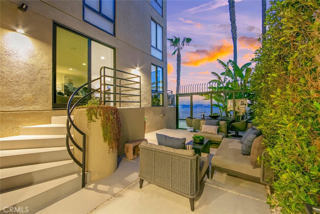 1310 E Ocean Boulevard 14