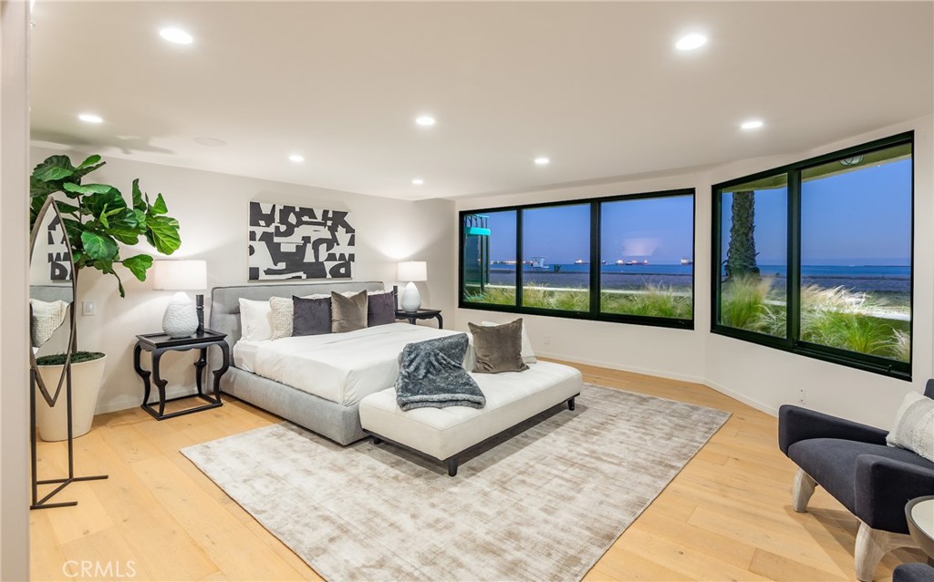 1310 E Ocean Boulevard 14