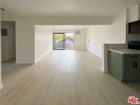 Photo of 1512 Mohawk Street #7, Los Angeles, CA 90026 (MLS # 26660637)