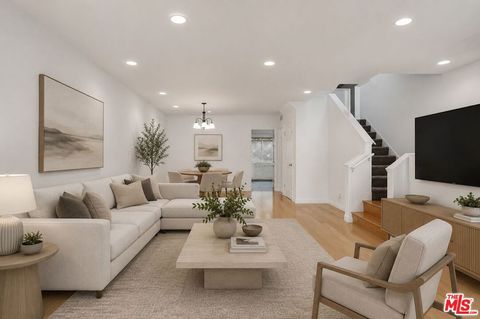Photo of 14101 Dickens Street #10, Sherman Oaks, CA 91423 (MLS # 26828925)