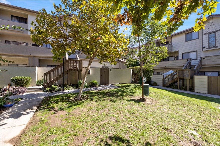 Welcome home to Casa de Oaks. This absolutely turn-key home shows such pride of ownership! Remodeled kitchen & bathroom! Gorgeous flooring! Desirable corner unit! Ground floor location with beautiful grass area entrance. Private patio! Great location in quiet neighborhood, yet freeway close! One of the lowest HOAs in Thousand Oaks!