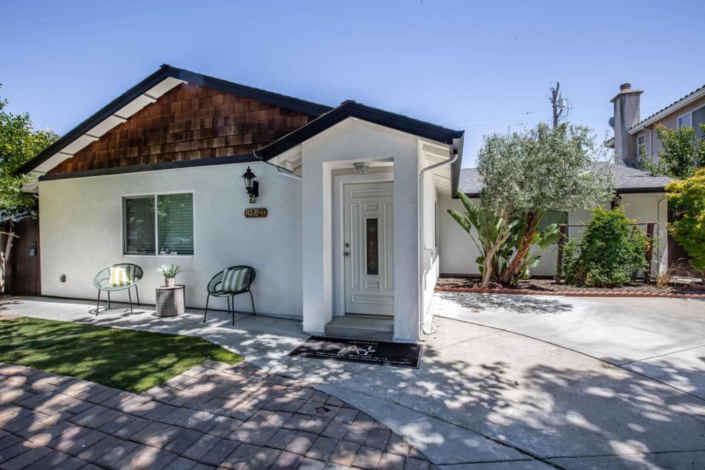 10250 Calvert Drive