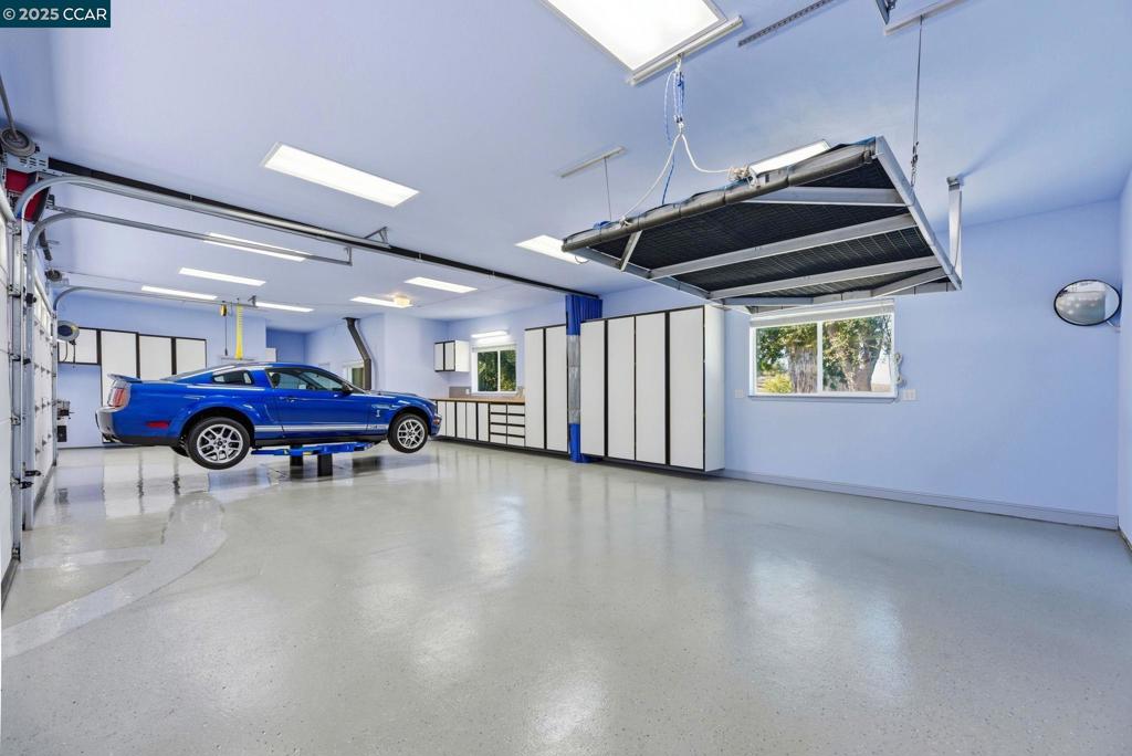 HOLLY CREEK - Residential