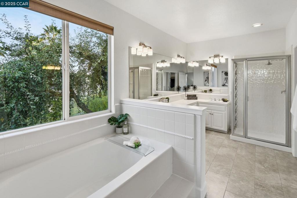 HOLLY CREEK - Residential