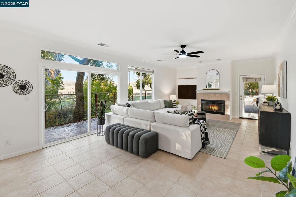 HOLLY CREEK - Residential