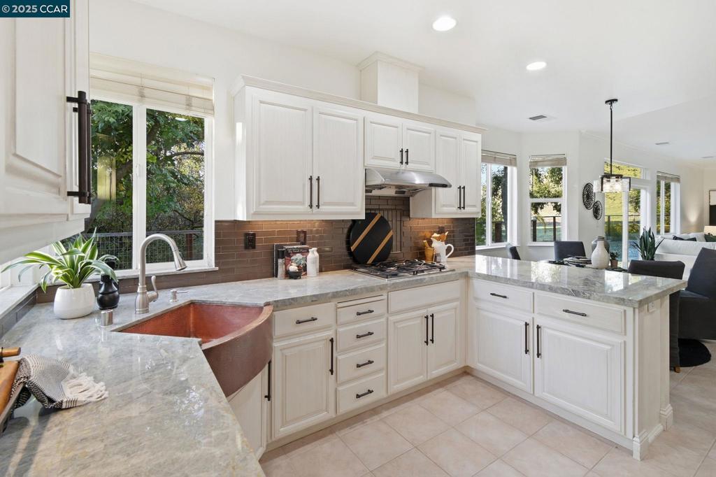 HOLLY CREEK - Residential