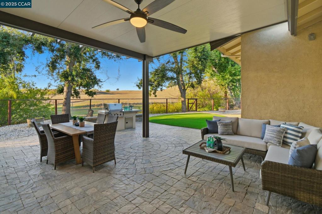 HOLLY CREEK - Residential