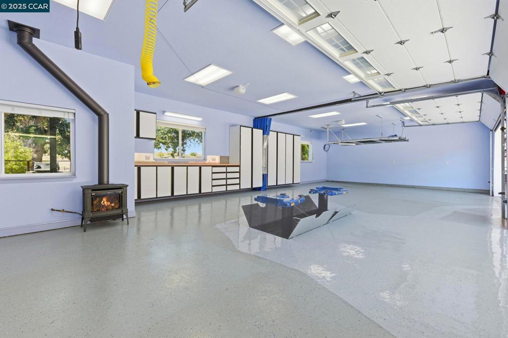 HOLLY CREEK - Residential