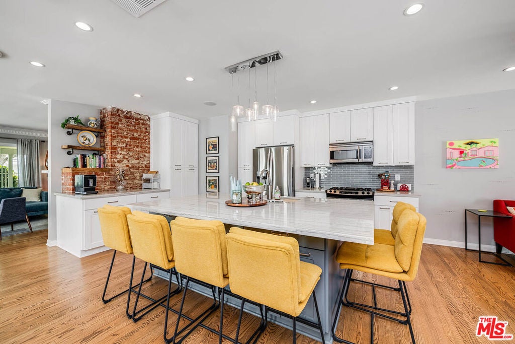 1115 N Screenland Drive