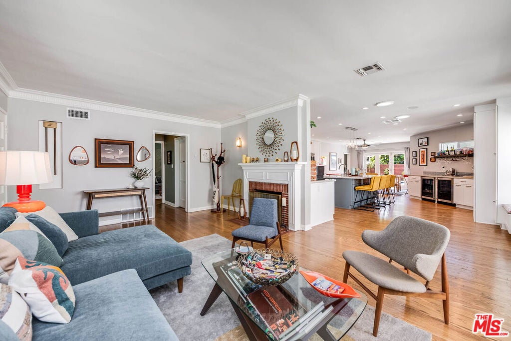 1115 N Screenland Drive