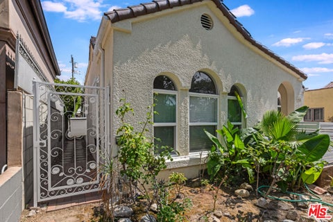 Photo of 124 S Almont Drive #1, Beverly Hills, CA 90211 (MLS # 26999667)