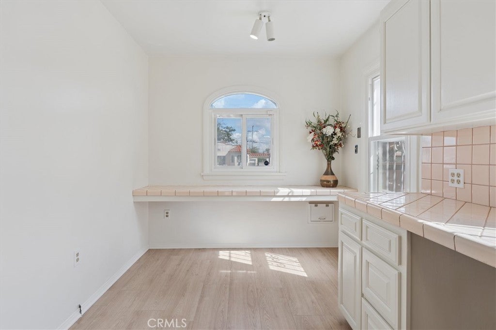 1922 W 84th