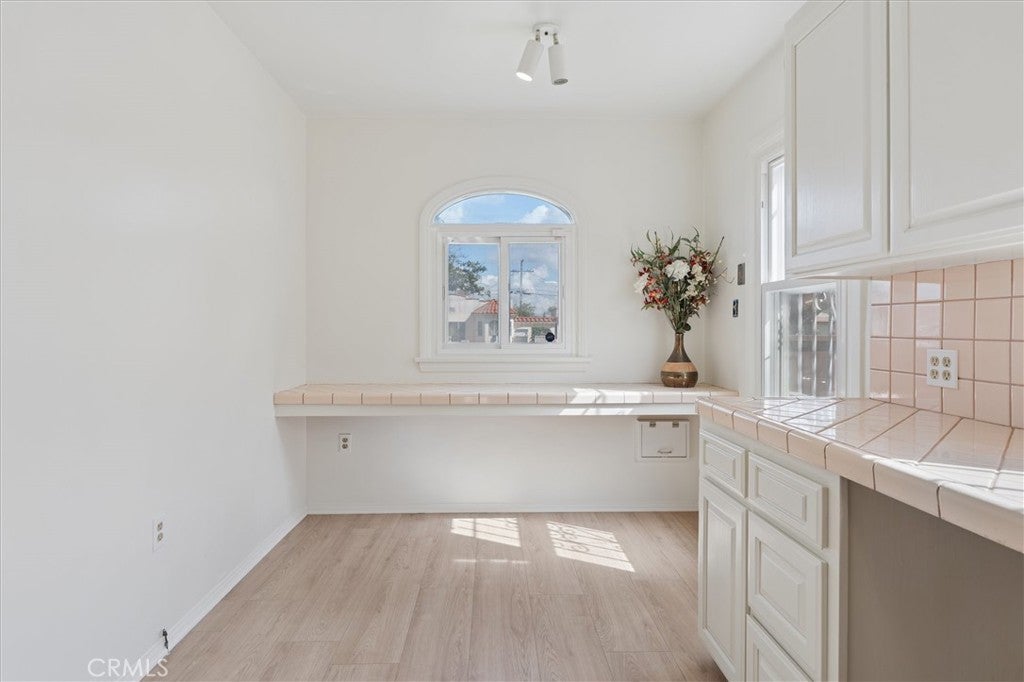 1922 W 84th