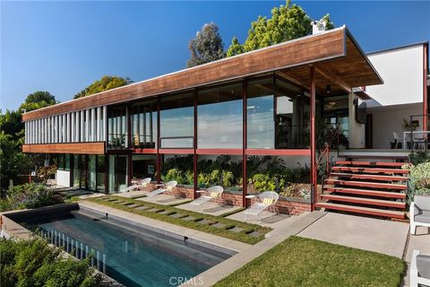 Photo of 1515 N Tigertail Rd, Los Angeles, CA 90049 (MLS # NP25277717)