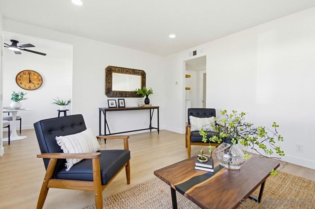 Photo of 715 Sunflower St St, Encinitas, CA 92024 (MLS # 2601218SD)