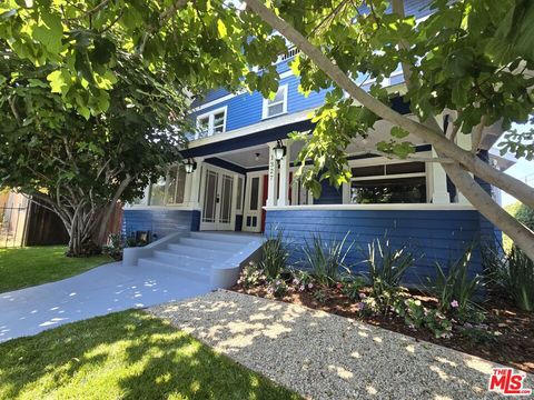 Photo of 1327 W 35th Street, Los Angeles, CA 90007 (MLS # 26671557)